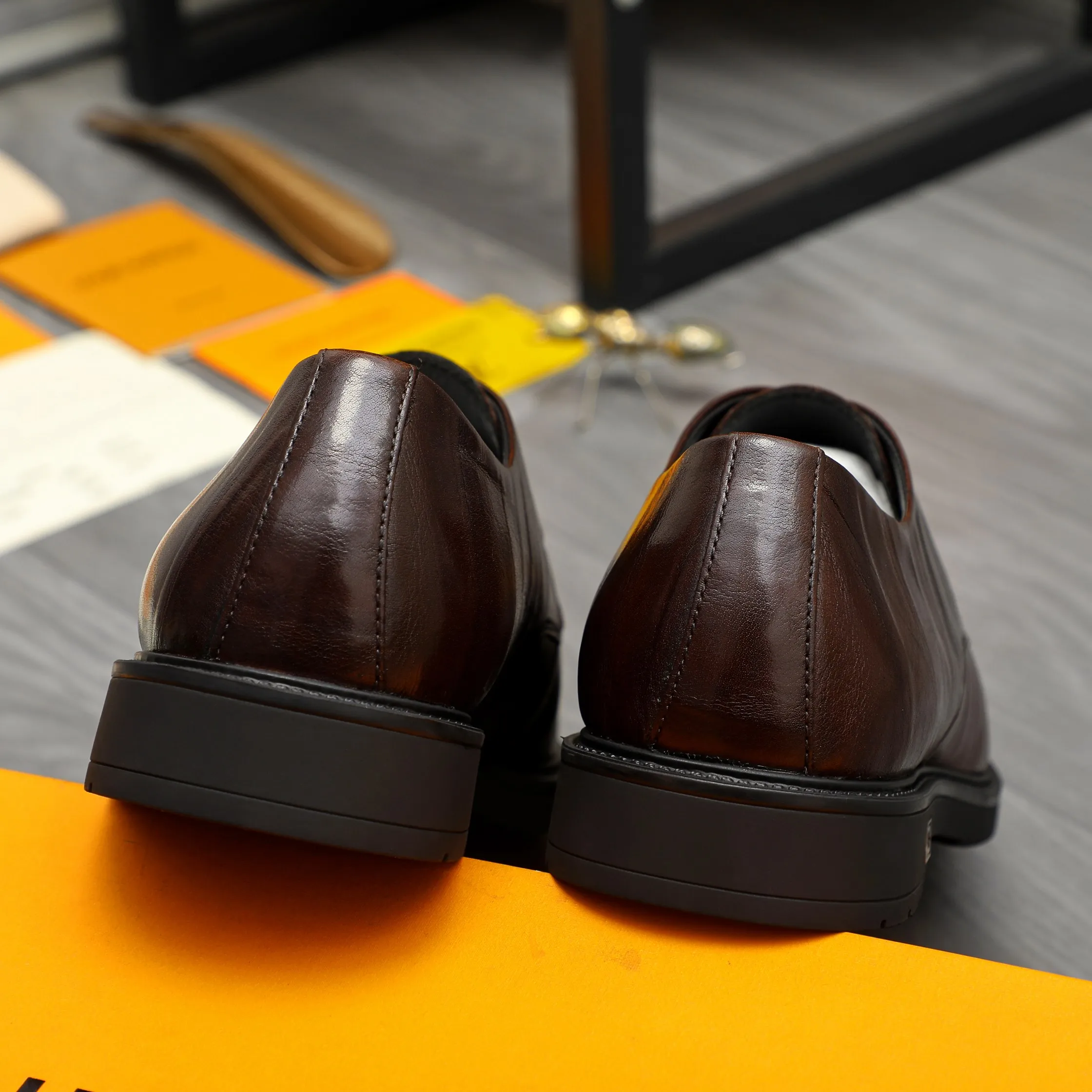 Men's shoes 💰p442 Product trademark: LV (Louis Vuitton) business lace-up leather shoes Regular size: 38-46 (45.46 custom-made, non-refundable) Product materials: Selected high-quality color-brushed cowhide upper, cowhide lining, rubber outsole